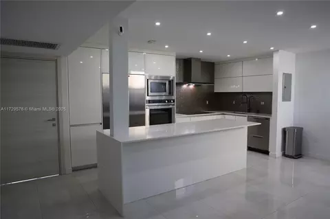 20291 NE 30th Ave #PH24, Aventura, FL 33180
