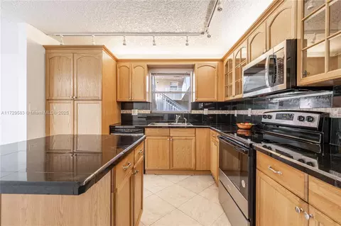 4528 SW 54th St #301-B, Fort Lauderdale, FL 33314