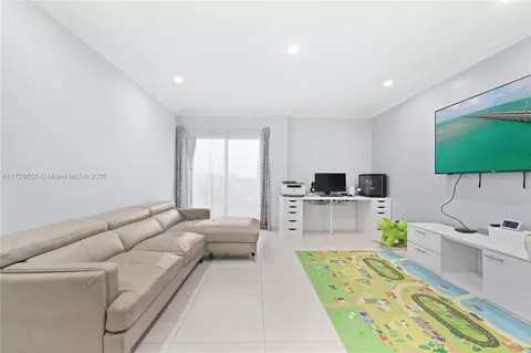 440 E 23rd St #1310, Hialeah, FL 33013