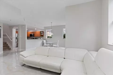 8933 NW 107th Ct #202, Doral, FL 33178