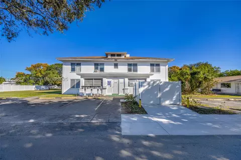 1215 N 17th Ct, Hollywood, FL 33020