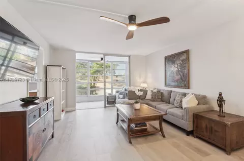 2600 W Sunrise Lakes Dr #209, Sunrise, FL 33322