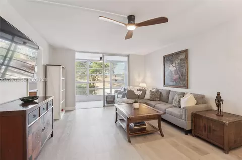 2600 W Sunrise Lakes Dr #209, Sunrise, FL 33322