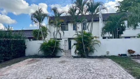 6752 Crooked Palm Ter, Miami Lakes, FL 33014
