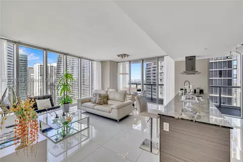 485 Brickell Ave #3702, Miami, FL 33131