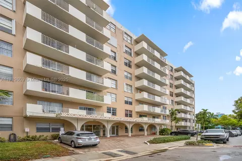 1455 N Treasure Dr #4D, North Bay Village, FL 33141