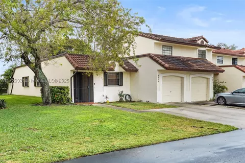 6524 NW 188th Ln #6524, Hialeah, FL 33015