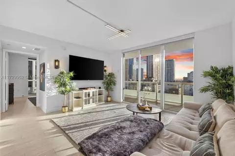 50 Biscayne Blvd #1911, Miami, FL 33132