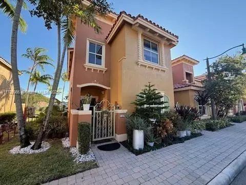 949 SW 143rd Ave, Pembroke Pines, FL 33027