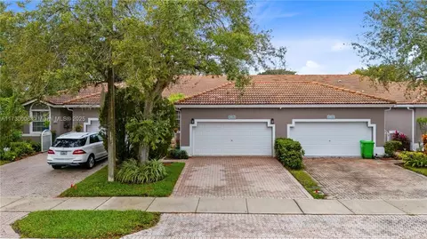 2561 E Aragon Blvd #2, Sunrise, FL 33313