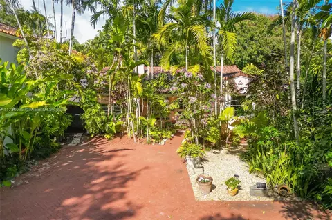 4137 Malaga Ave, Coconut Grove, FL 33133