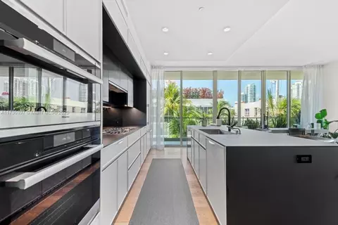 Kitchen - 300 Collins Ave #3E, Miami Beach, FL 33139 photo 1 of 3