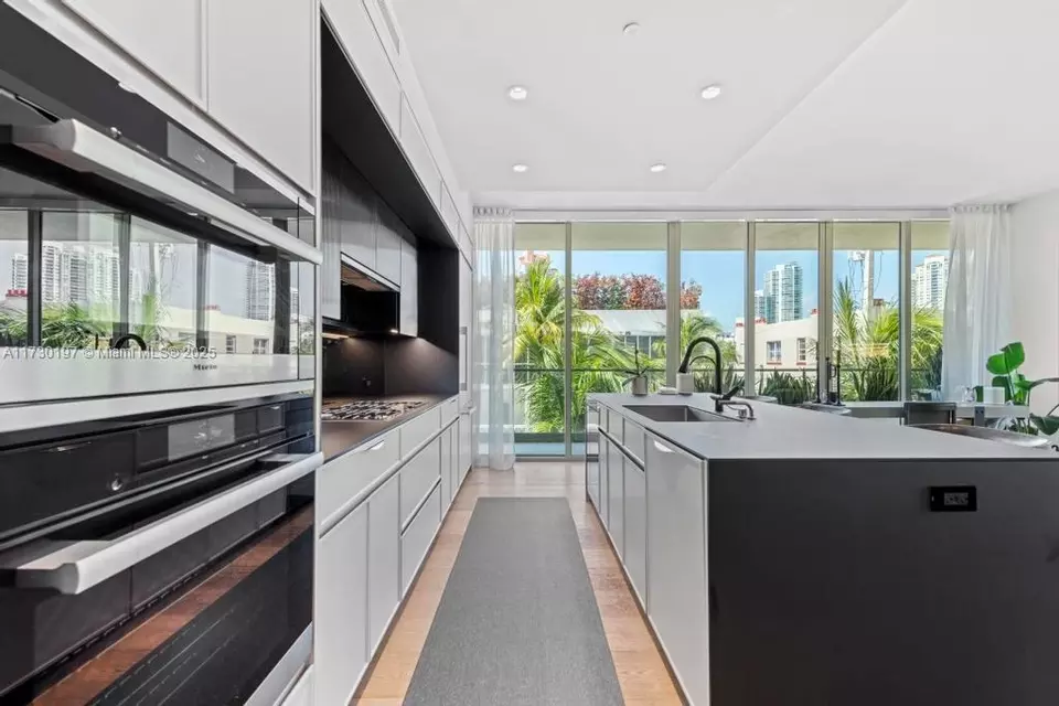 Kitchen - 300 Collins Ave #3E, Miami Beach, FL 33139 photo 1 of 3