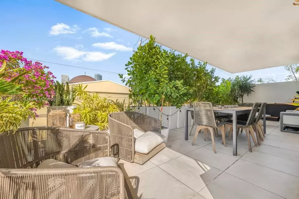 Exterior - 300 Collins Ave #3E, Miami Beach, FL 33139 photo 2 of 2