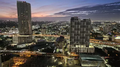 90 SW 3rd St #1206, Miami, FL 33130