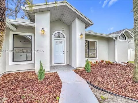 521 SW Rabbit Ave, Port Saint Lucie, FL 34953
