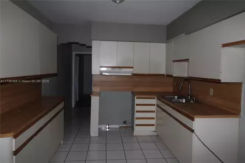598 E 41st St, Hialeah, FL 33013 photo 3