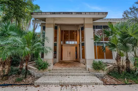 7425 SW 106th St, Pinecrest, FL 33156