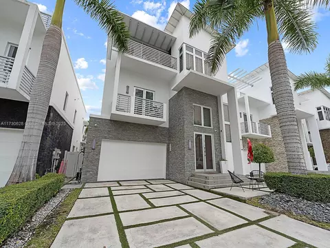 8271 NW 34th Dr, Doral, FL 33122