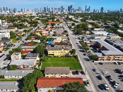 1871 SW 7th St, Miami, FL 33135