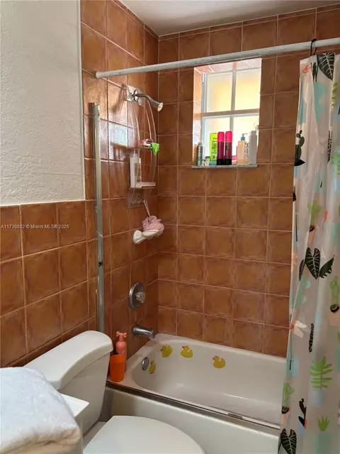 Bath - 1481 E 6th Ave, Hialeah, FL 33010 photo 6 of 6