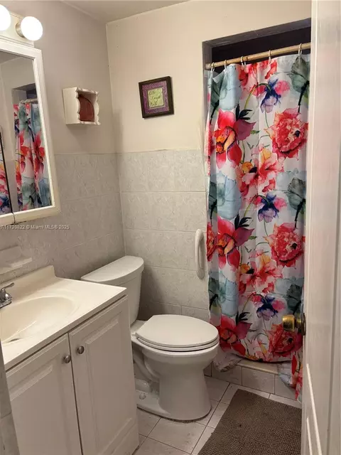 Bath - 1481 E 6th Ave, Hialeah, FL 33010 photo 3 of 6
