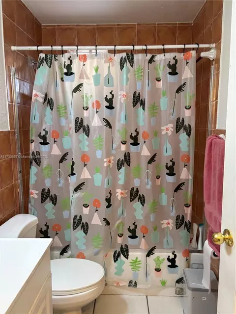 Bath - 1481 E 6th Ave, Hialeah, FL 33010 photo 4 of 6
