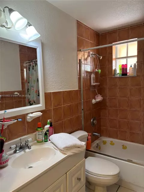 Bath - 1481 E 6th Ave, Hialeah, FL 33010 photo 5 of 6