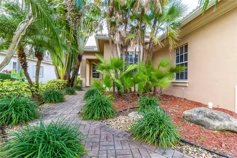 9400 SW 55th St, Miami, FL 33165