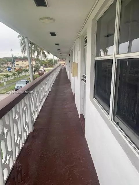 122 NE 204th St #21, Miami Gardens, FL 33179