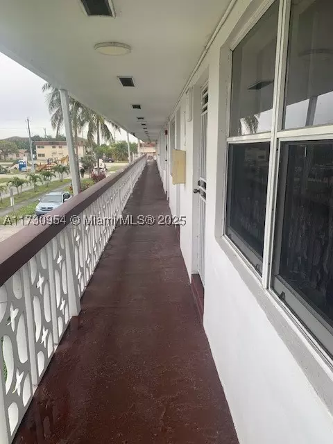 122 NE 204th St #21, Miami Gardens, FL 33179