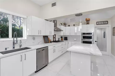 Kitchen - 7620 SW 105th Ter, Pinecrest, FL 33156 photo 2 of 3