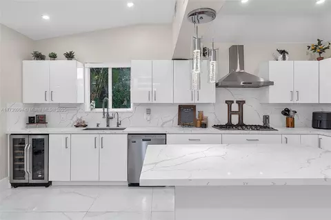 Kitchen - 7620 SW 105th Ter, Pinecrest, FL 33156 photo 1 of 3