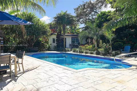 Exterior - 7620 SW 105th Ter, Pinecrest, FL 33156 photo 3 of 4