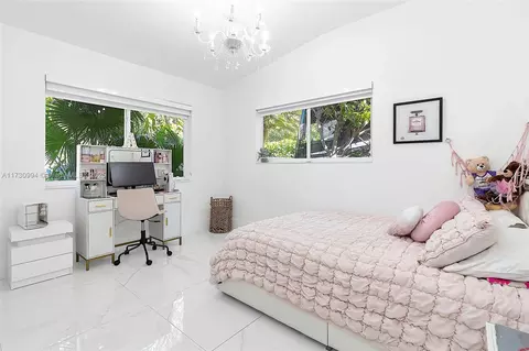 Bedroom - 7620 SW 105th Ter, Pinecrest, FL 33156 photo 3 of 5