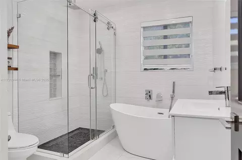Bath - 7620 SW 105th Ter, Pinecrest, FL 33156 photo 2 of 2