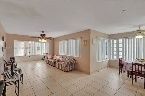 285 NE 191st St #2925, Miami, FL 33179