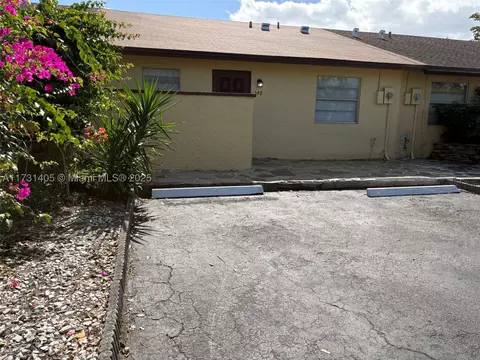 348 NW 43rd St, Pompano Beach, FL 33064