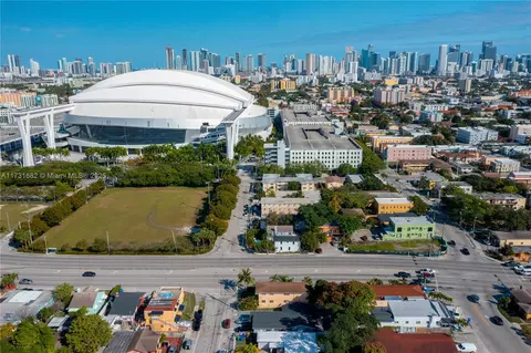 1700 NW 4th St, Miami, FL 33125