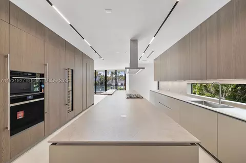 960 Mariner Dr, Key Biscayne, FL 33149 photo 3