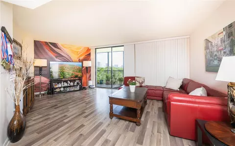 3301 N Country Club Dr #605, Aventura, FL 33180