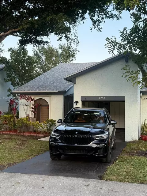 8204 NW 100th Ln, Tamarac, FL 33321