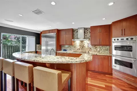330 SW 2nd Ave #8, Hallandale Beach, FL 33009