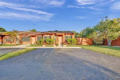 7492 NW 33rd St, Lauderhill, FL 33319