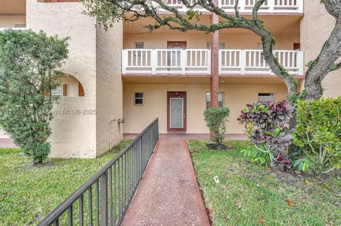 9350 Sunrise Lakes Blvd #111, Sunrise, FL 33322