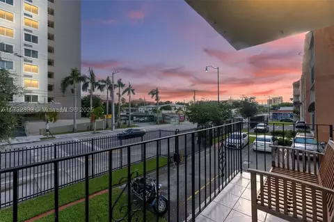1051 SW 1st St #211, Miami, FL 33130