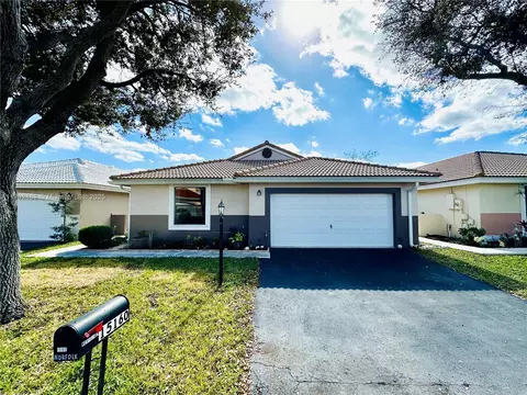 15160 Norfolk Ln, Davie, FL 33331