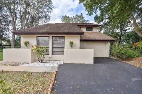 4051 SW 84th Ter, Davie, FL 33328