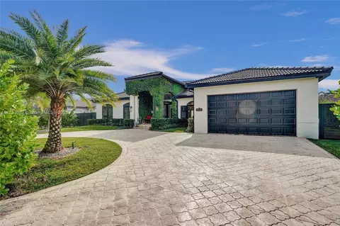10180 SW 118th Ter, Miami, FL 33176