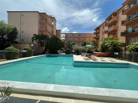 1950 W 54th St #112, Hialeah, FL 33012